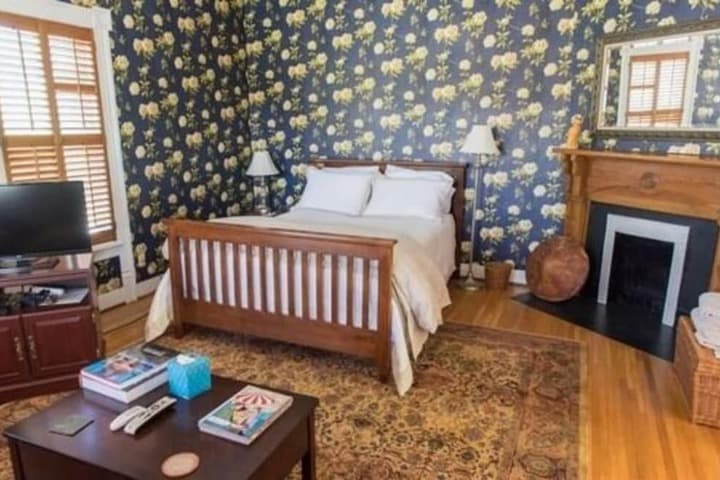 Charles Bass House Bed & Breakfast photo 3