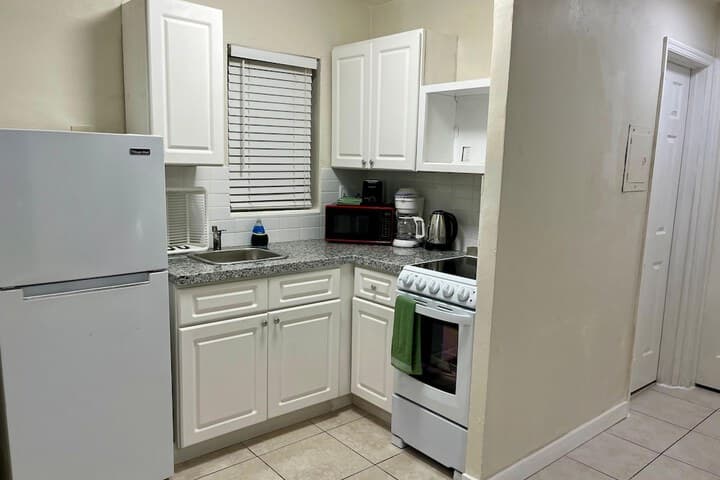 Sunny Isles Apartments photo 4