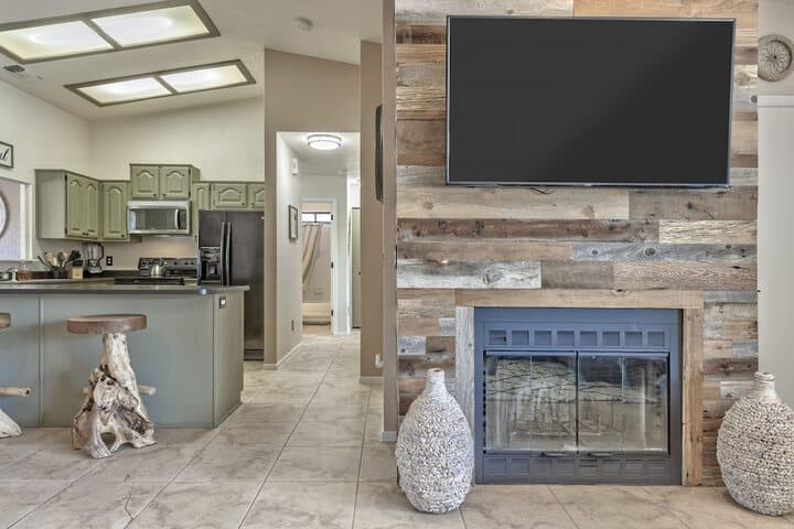 Luxurious Home with Red Rock Views photo 3