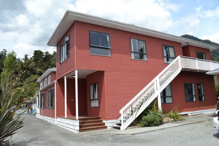 Franz Josef Montrose Hostel Lodge photo 3