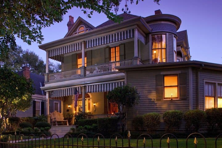 Devereaux Shields House photo 4