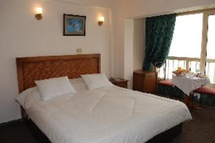 Royal Crown Hotel photo 2