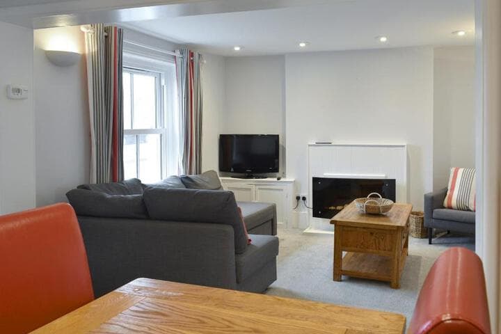 Coastguard Cottage photo 4