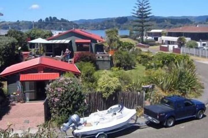 Moanarua Beach Cottage photo 3