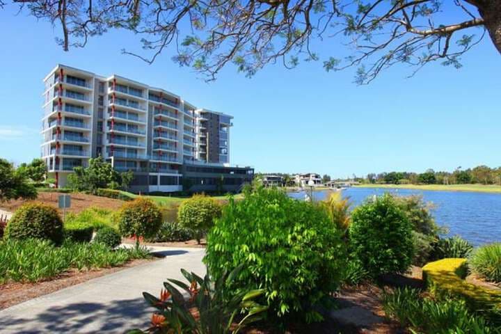 Signature Waterfront Apartments photo 2