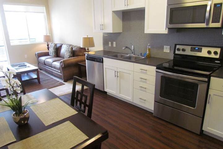 Apartment with Full Amenities Miracle Mile photo 5