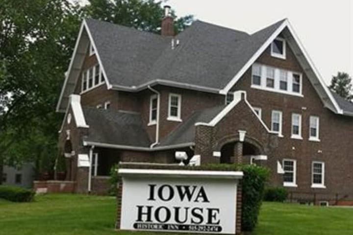 Iowa House photo 2