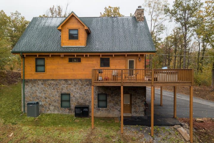 Lone Wolf Lodge by Jackson Mountain Rentals photo 5