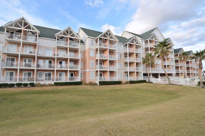 Grand Beach Condominiums by Wyndham Vacation Rentals photo 4