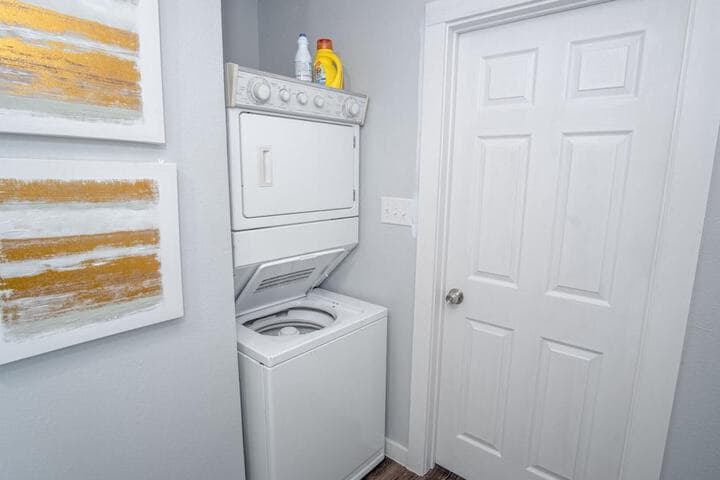 Classic 1br / 1ba Charming Apt w / Modern Upgrades photo 4