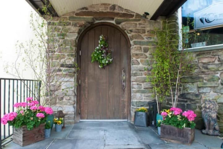 Camelot Restaurant & Inn photo 4