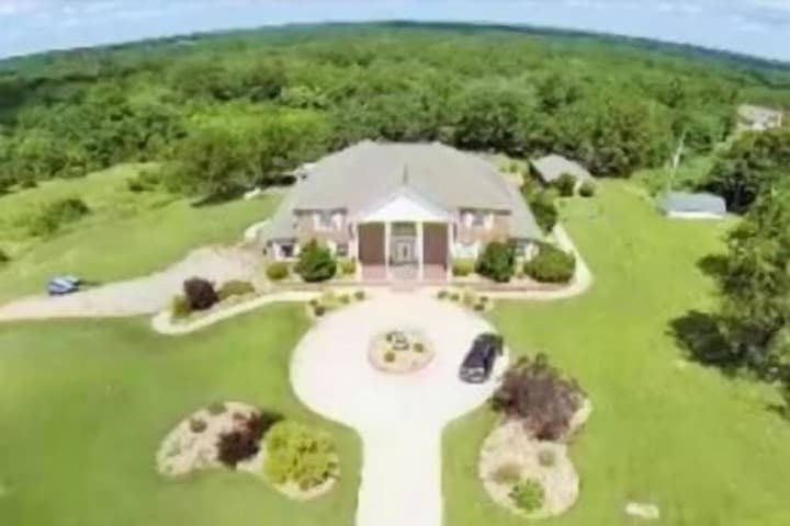 Lafayette Grand Manor photo 5