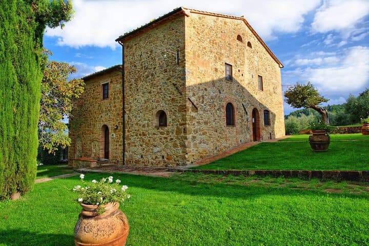 Casole d'Elsa destination view