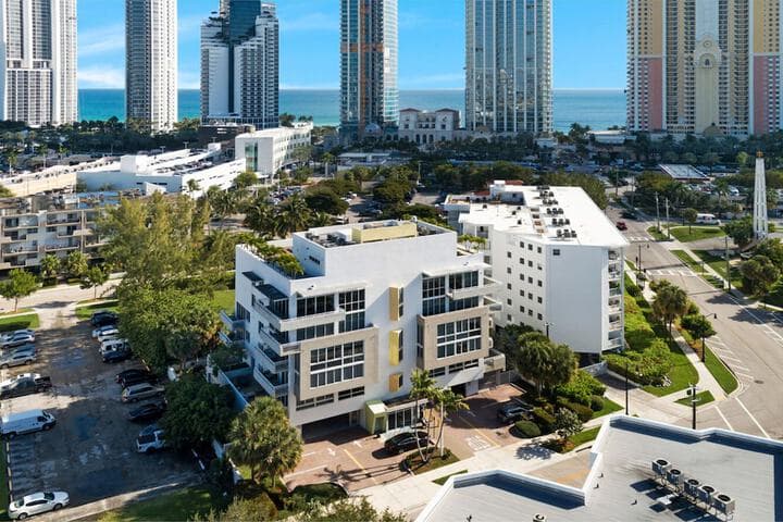 Roami at Sunny Isles photo 4