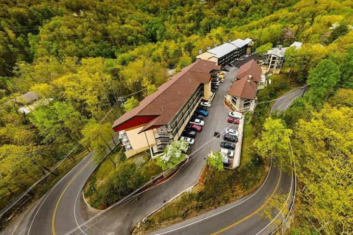 Laurel Point Resort photo 3