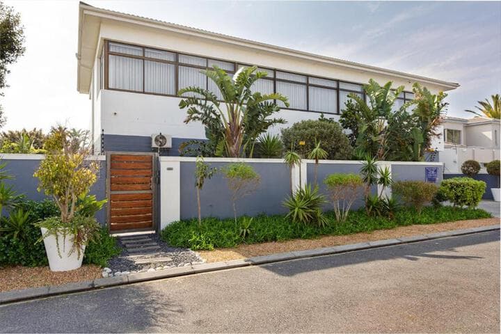 OCEAN BREEZE SUNSET BEACH Cape Town photo 2