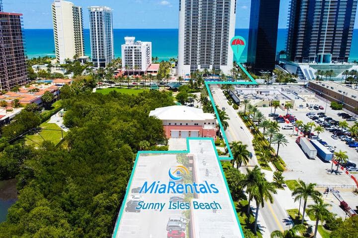 Sunny Isles Beach destination view