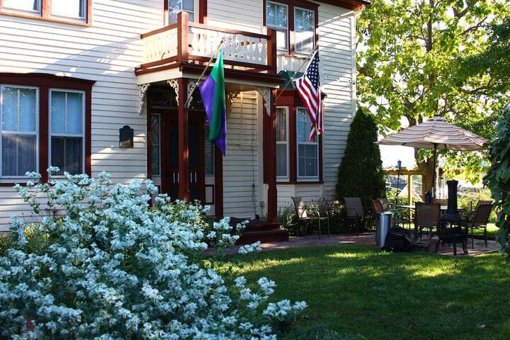 Captain Wohlt Inn Bed & Breakfast photo 2