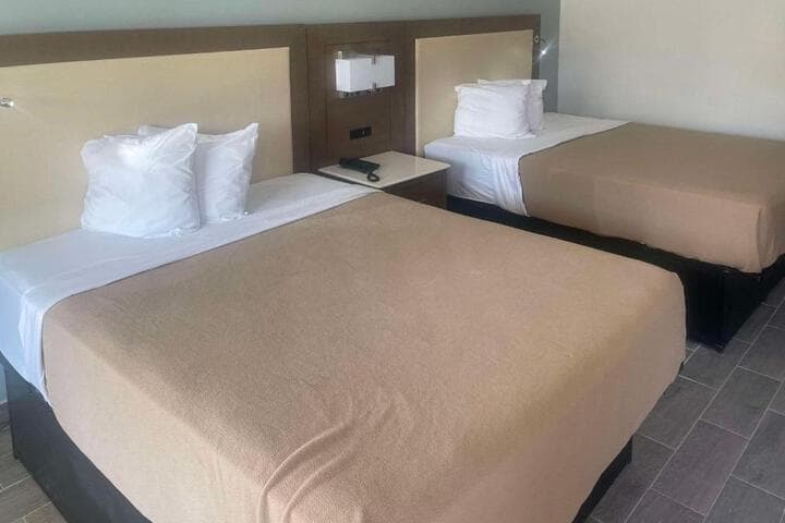 Rodeway Inn photo 2