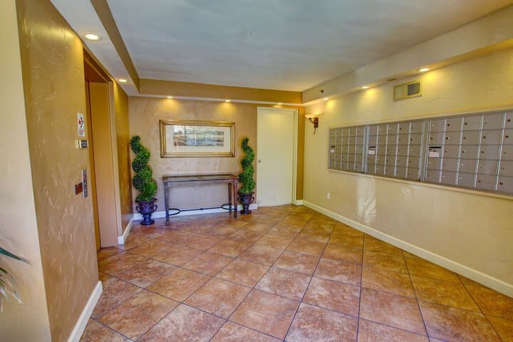 Sunshine Suites at Hillcrest photo 2