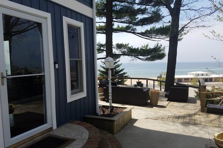 Looking Glass Beachfront Inn photo 4