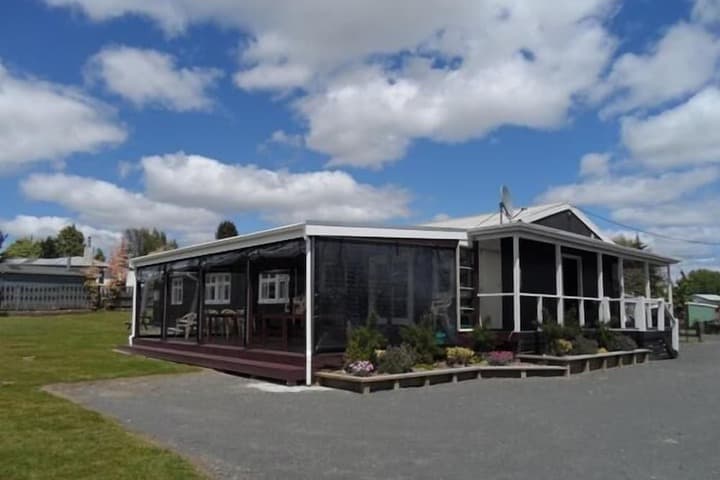 Lake Maraetai Lodge Hostel photo 5