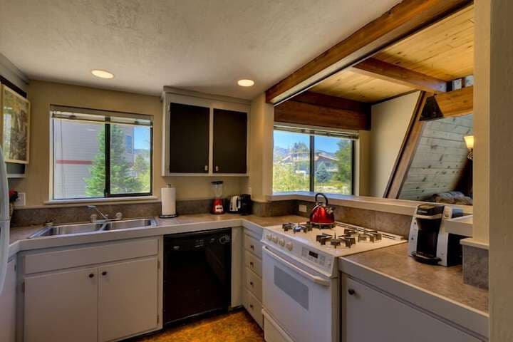 410 Wedeln Court photo 3