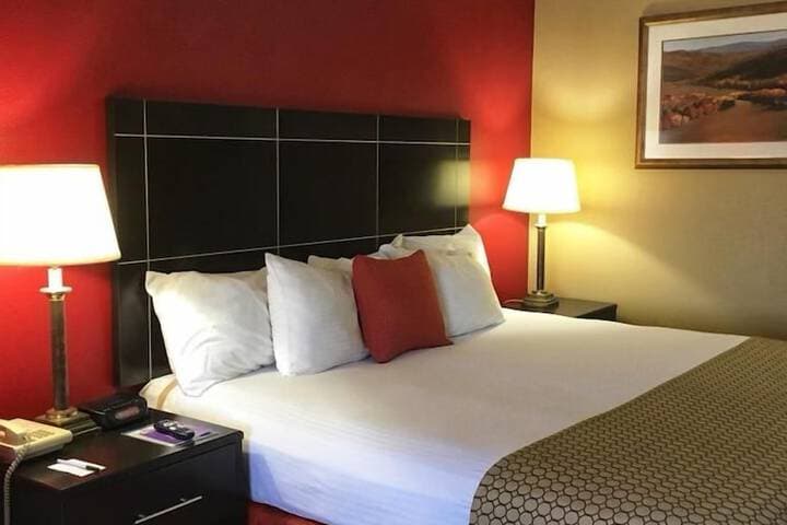 BROADWAY Inn & SUITES photo 5