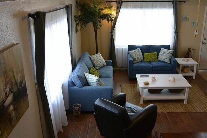 Gulf 4 Bedroom Condo by Fountain Vista Homes photo 5