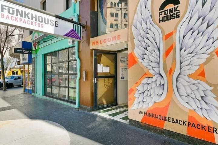 Funk House Backpackers photo 2