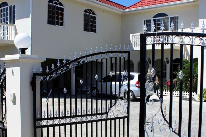 Retreat Guesthouse Luxury Suites photo 3