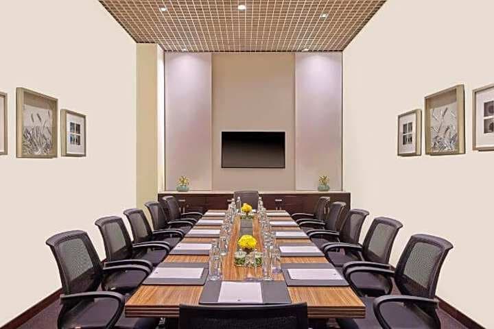 DoubleTree by Hilton Gurugram Baani Square photo 4