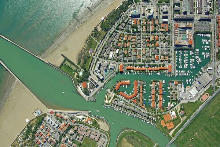 Three room Apartment a Stones Throw From the sea photo 2