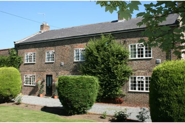 Linton-on-Ouse destination view