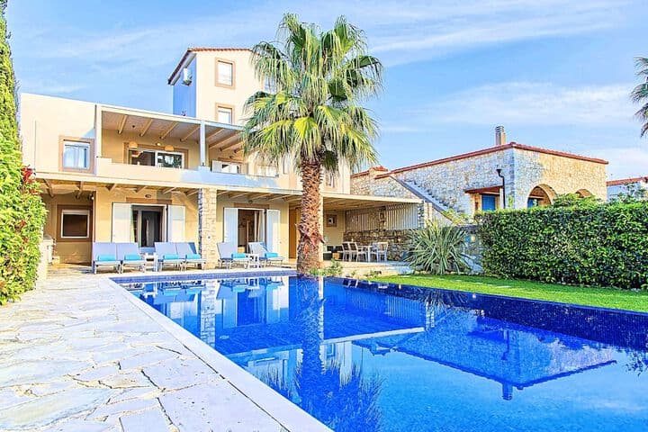 Cretan Mansion with Heated Swimming Pool photo 2