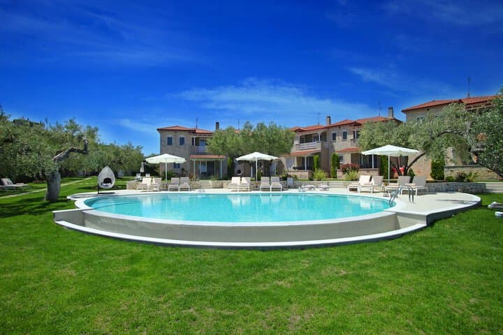 Pallini destination view