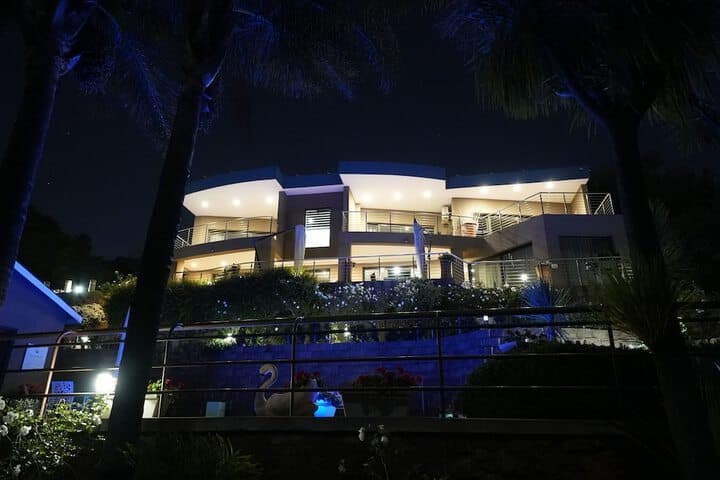 Over The Moon Guesthouse photo 2