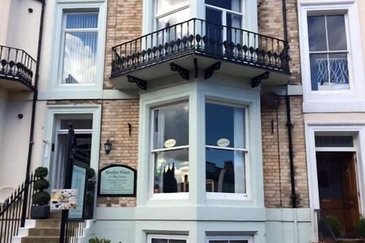 Rosslyn House photo 2