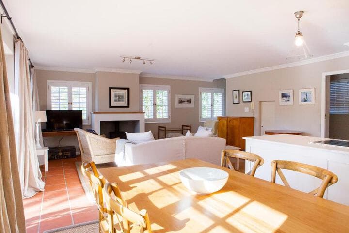 33 Strawberry Lane Studio&Cottage photo 3