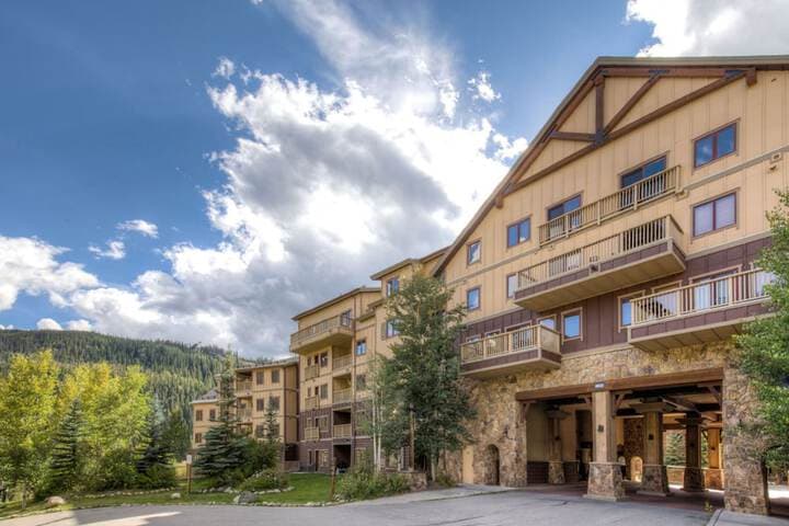 Red Hawk Lodge by Summit County Mountain Retreats photo 2