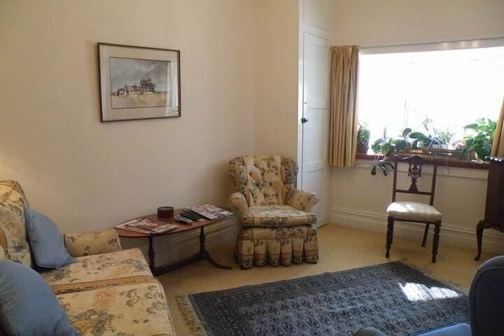 Broadlands Gate photo 2