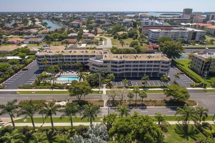 Marco Beach Vacation Suites photo 2