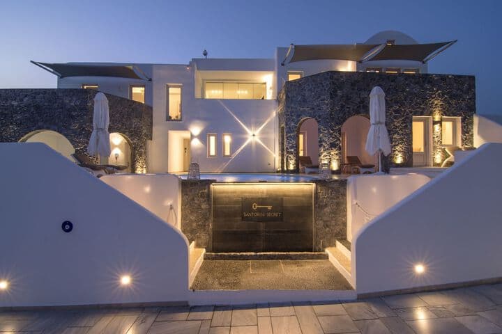 Santorini Secret Premium photo 2