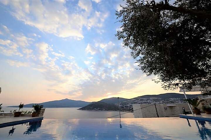Emilia Luxury Apartments photo 2