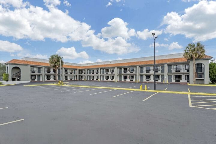 Quality Inn & Suites Orlando East UCF Area photo 2
