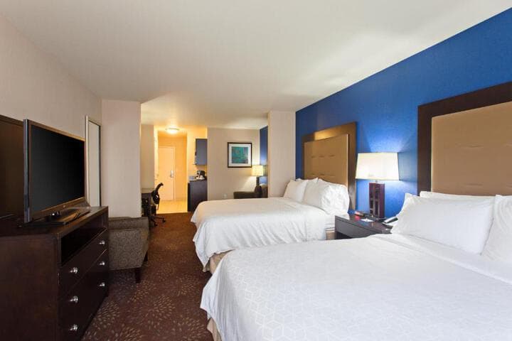 Holiday Inn Express & Suites Tacoma Downtown photo 3