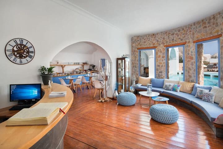 Meltemi Suites photo 5