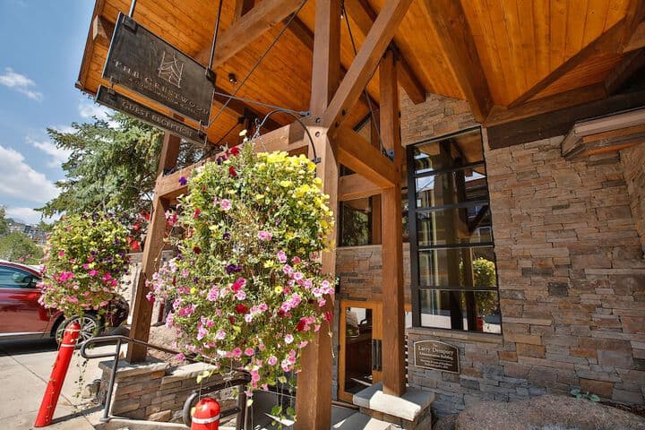 The Crestwood Condominiums photo 2