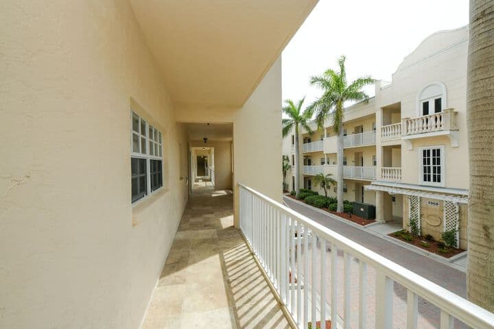 Palm Bay Club by Beachside Management photo 3