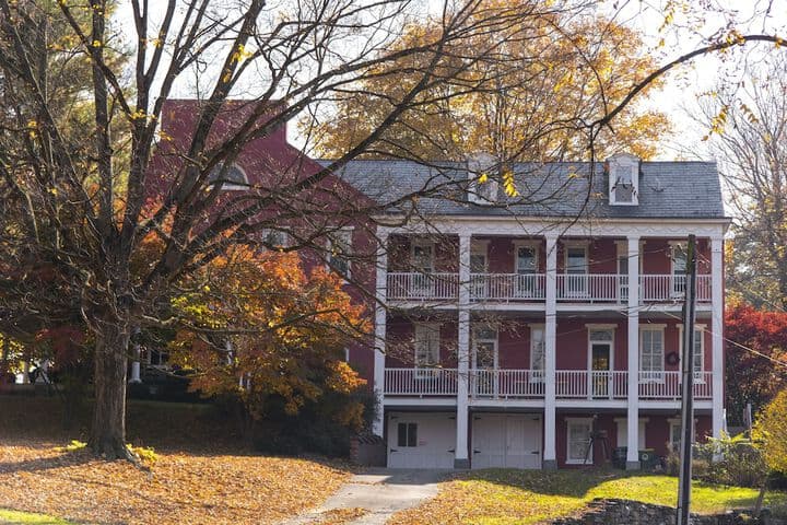 The Hollinger House photo 4